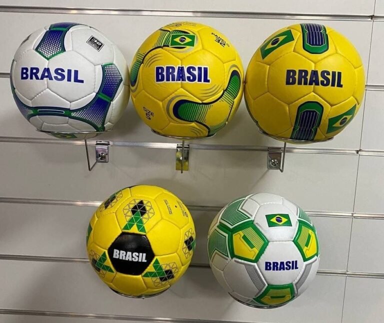 М&apos;яч футбольний клуб "Brazil"